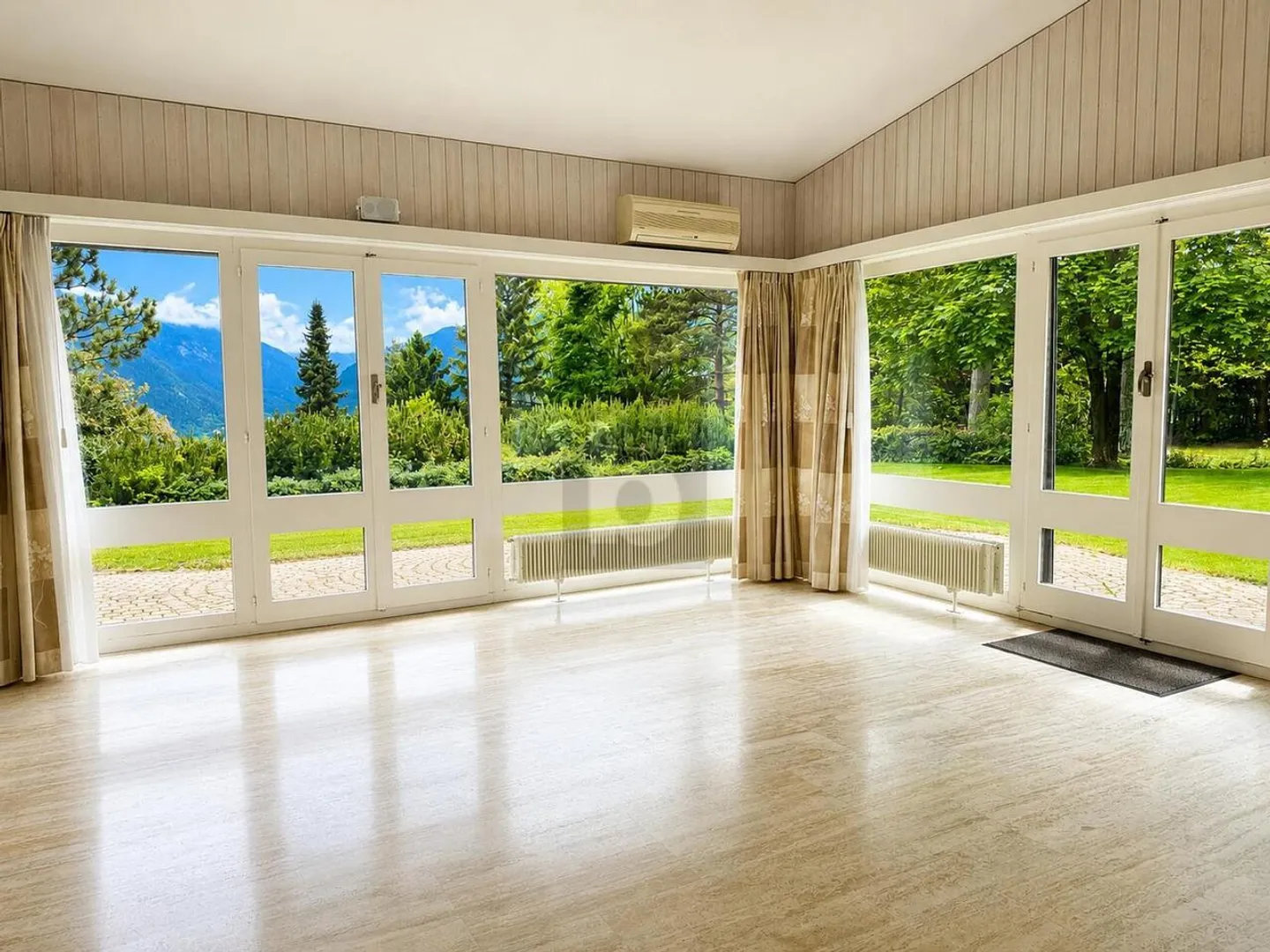 EXCLUSIVE, SPACIOUS AND UNIQUE - Photo 4 of 6