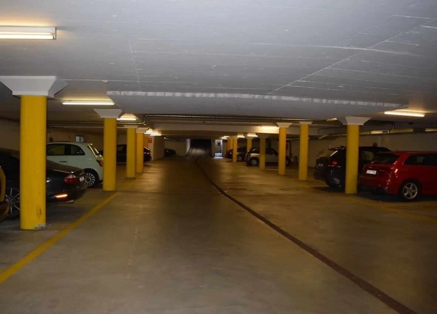 Affittare un posto auto a Fällanden - Foto 1 di 1