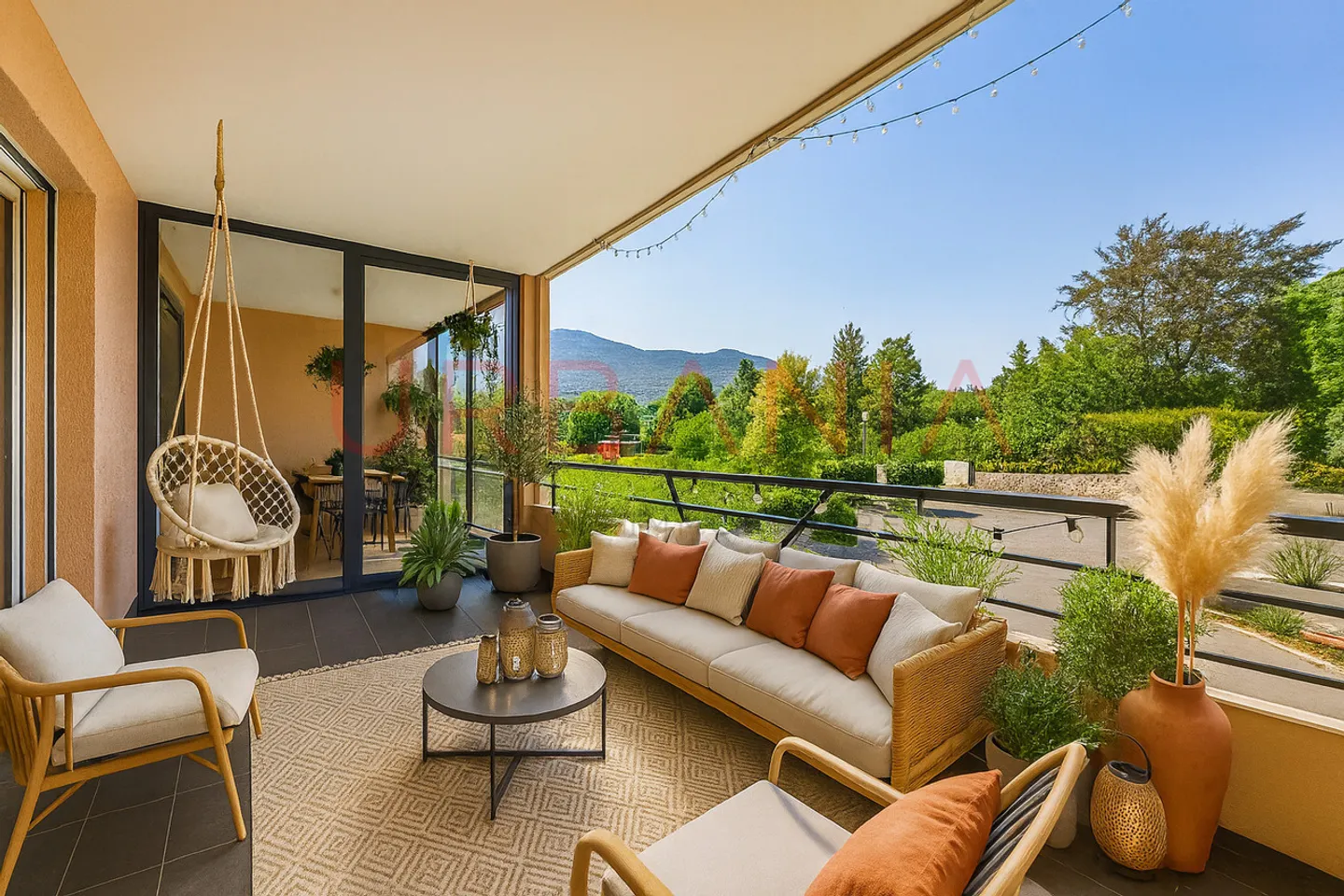 Bel appartement traversant proche des commodités - Photo 3 sur 11