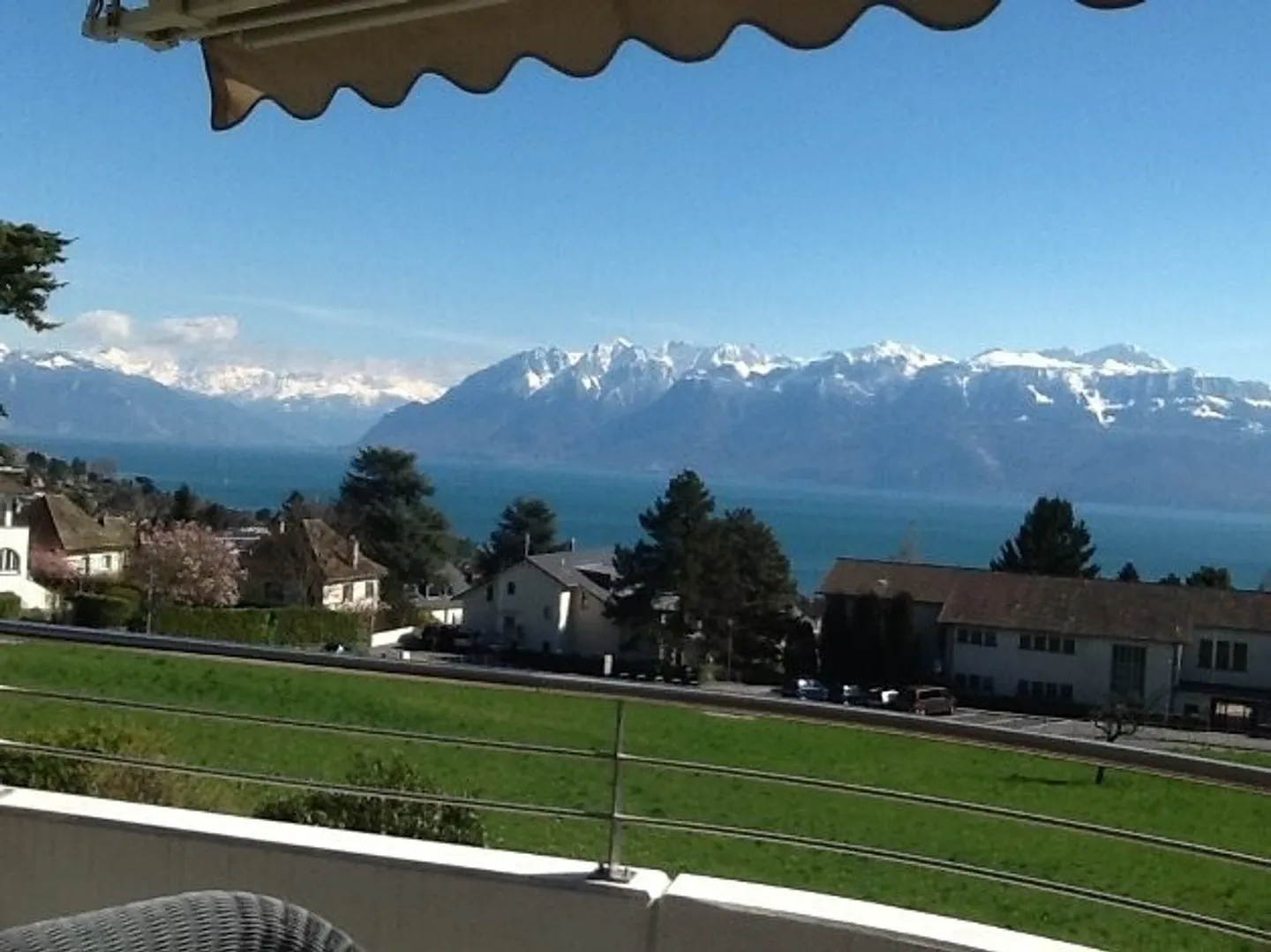 Vista mozzafiato sul lago e sulle Alpi - Foto 1 di 11