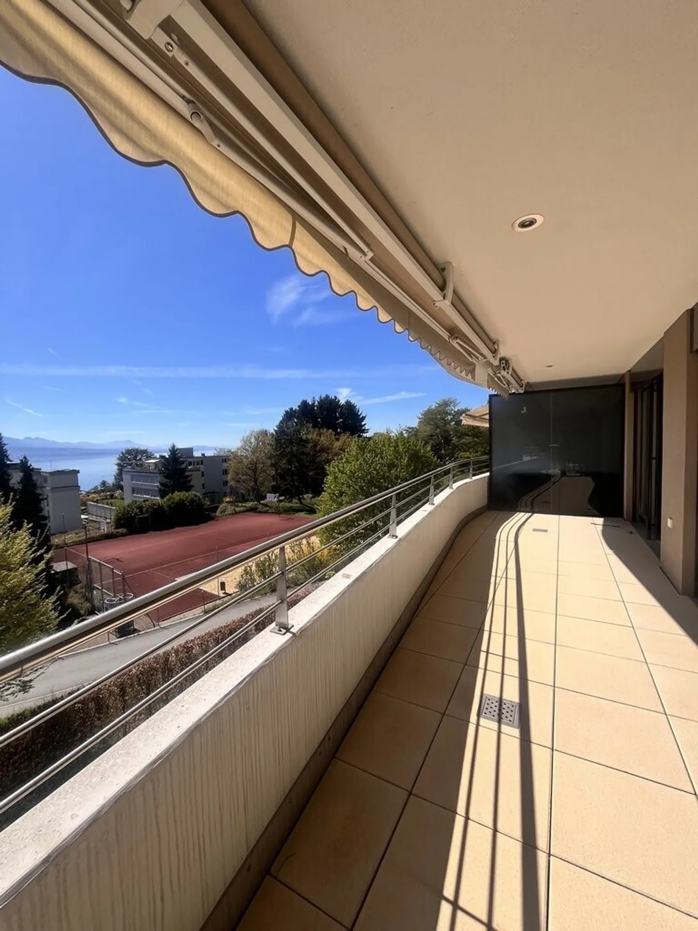 Vista mozzafiato sul lago e sulle Alpi - Foto 6 di 11