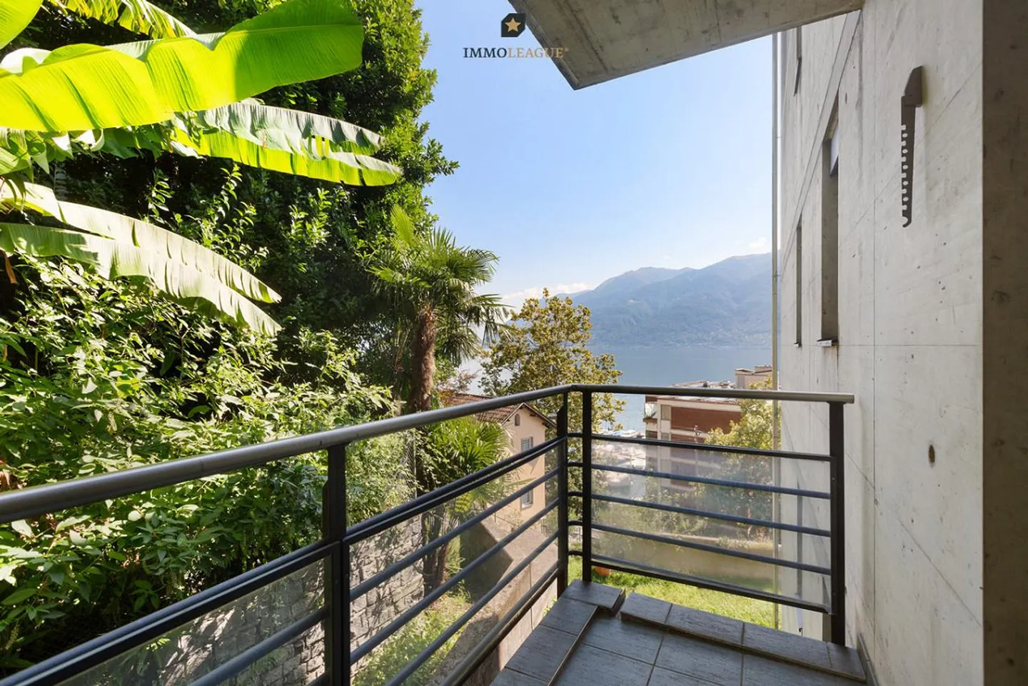 Stunning Apartment with Lake View - Photo 6 of 10