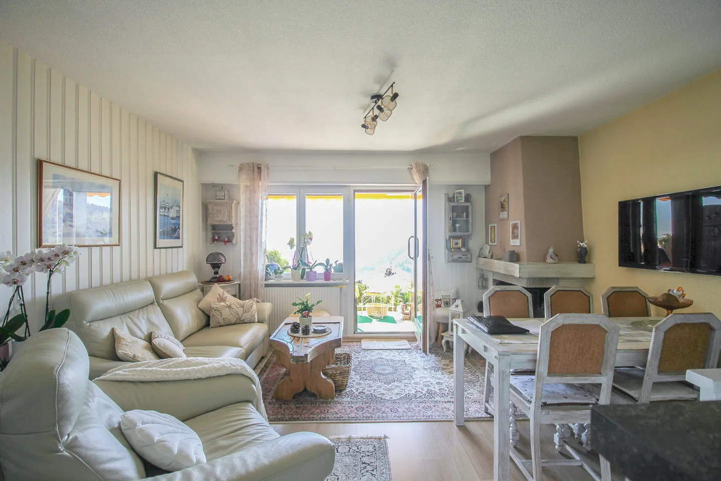 Appartement PPE rénové avec 3.5 pièces, belle terrasse et jardin - Photo 2 sur 22