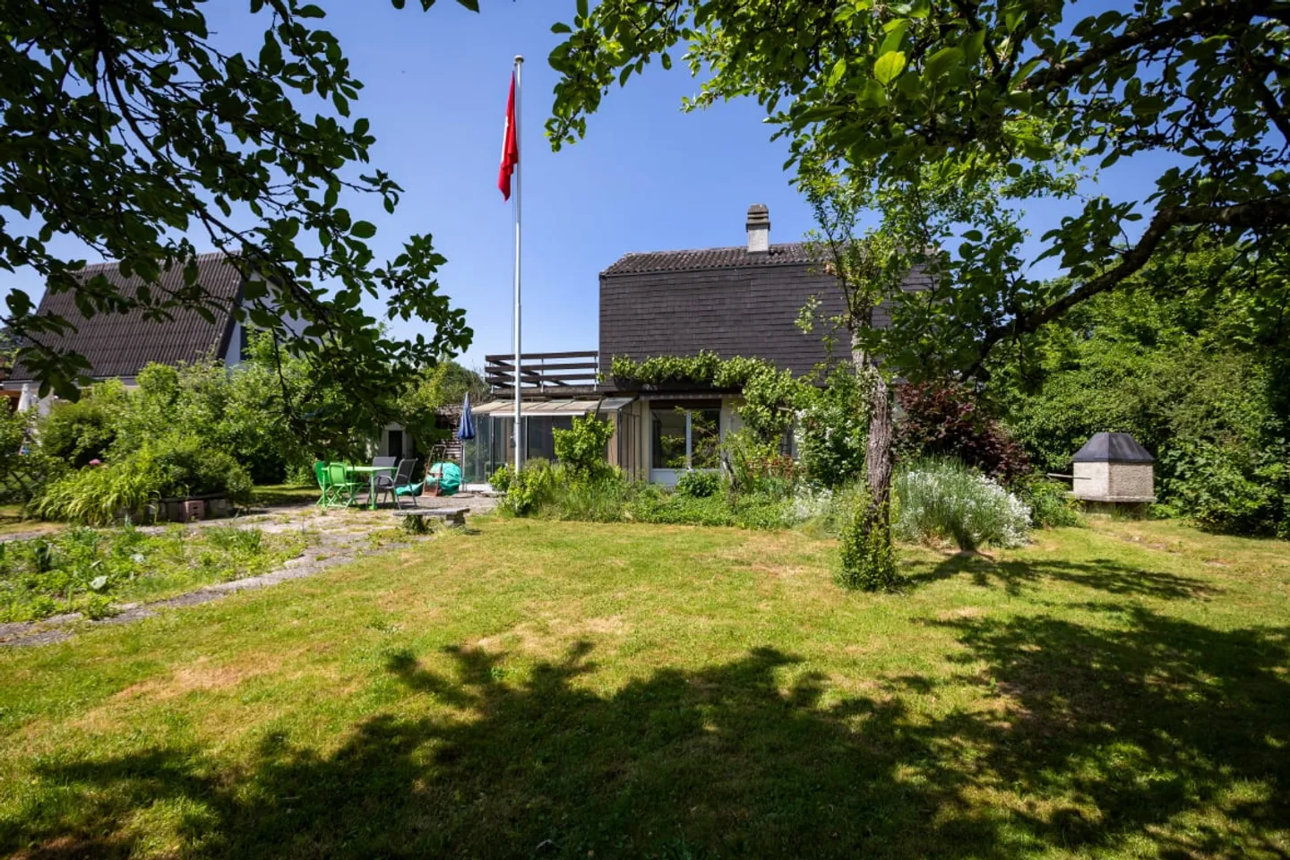 Vivre à la lisière du village : Maison individuelle de 5,5 pièces directement adjacente à la zone agricole - Photo 4 sur 23