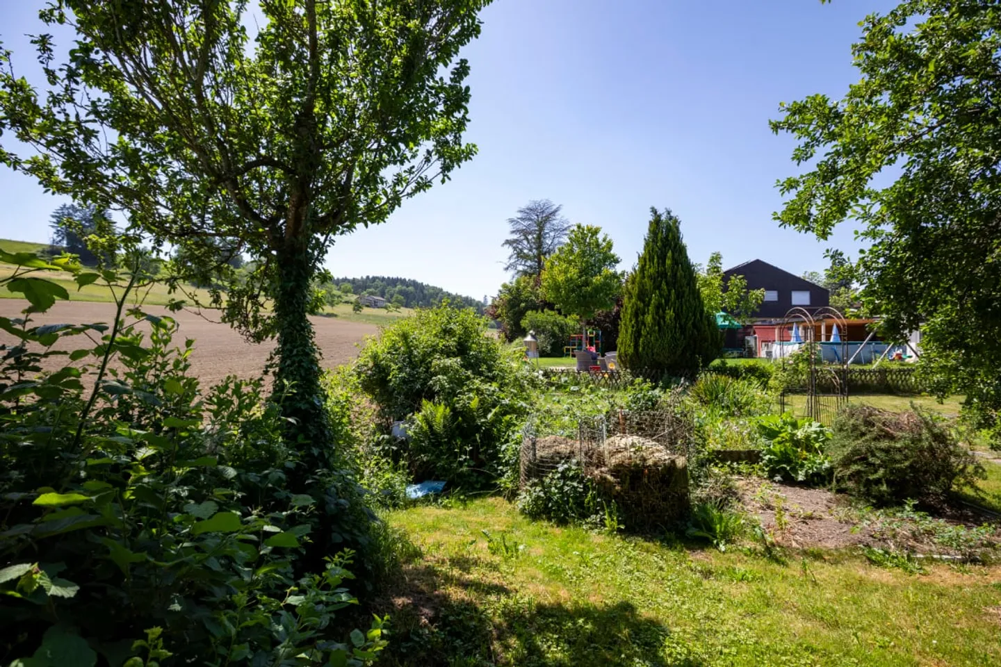 Vivre à la lisière du village : Maison individuelle de 5,5 pièces directement adjacente à la zone agricole - Photo 6 sur 23