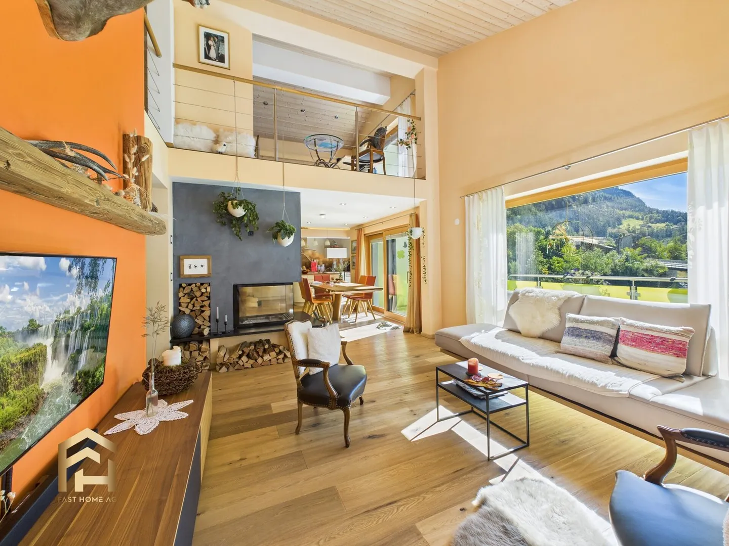 Renovated 4.5-room duplex penthouse with 156m², balcony and mountain view - Photo 1 of 13