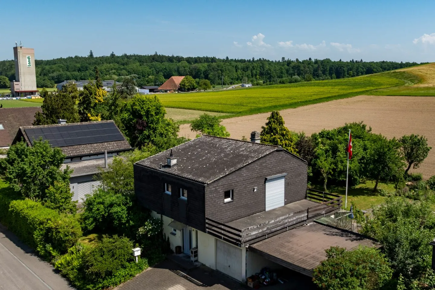 Vivre à la lisière du village : Maison individuelle de 5,5 pièces directement adjacente à la zone agricole - Photo 1 sur 23