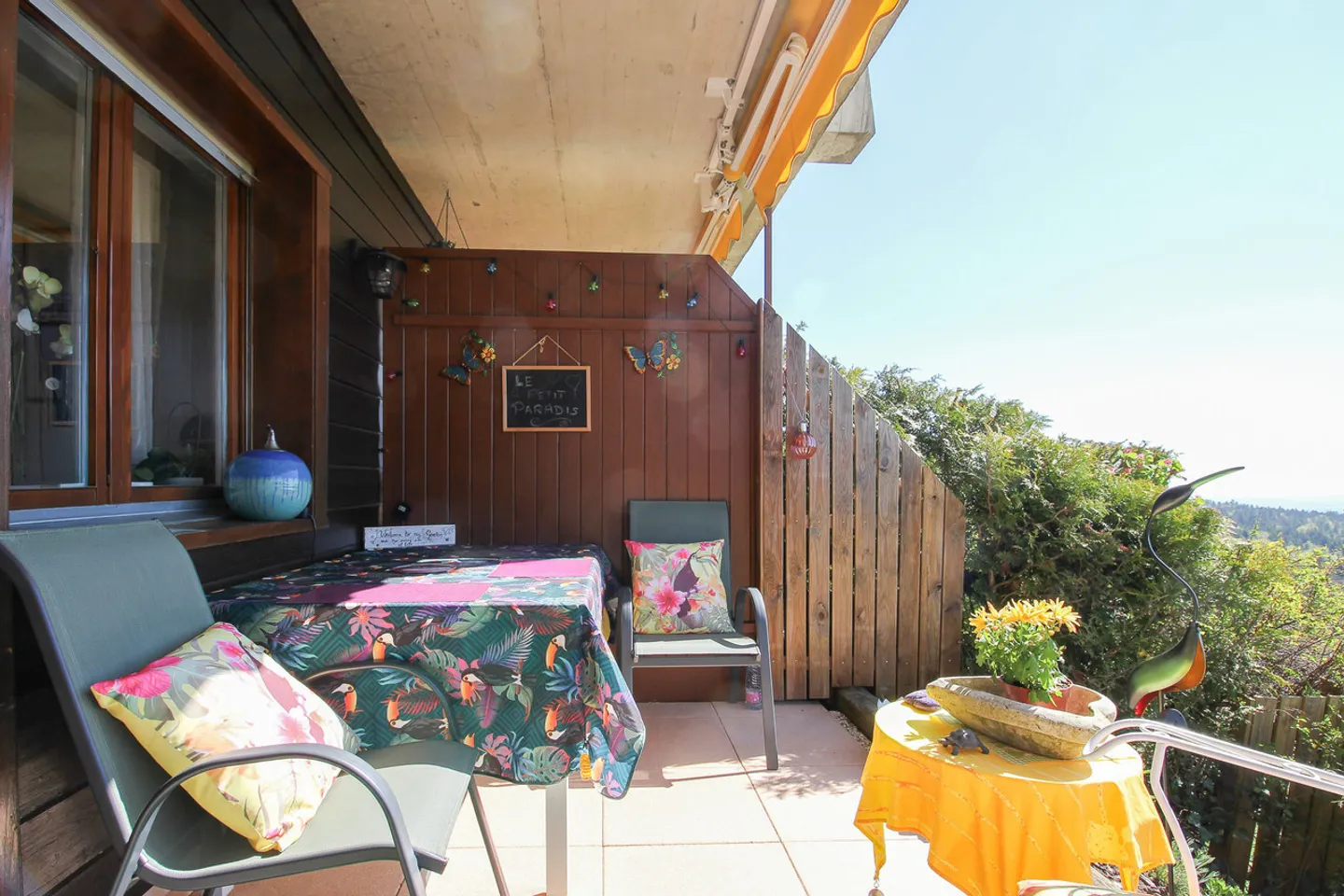 Appartement PPE rénové avec 3.5 pièces, belle terrasse et jardin - Photo 3 sur 22
