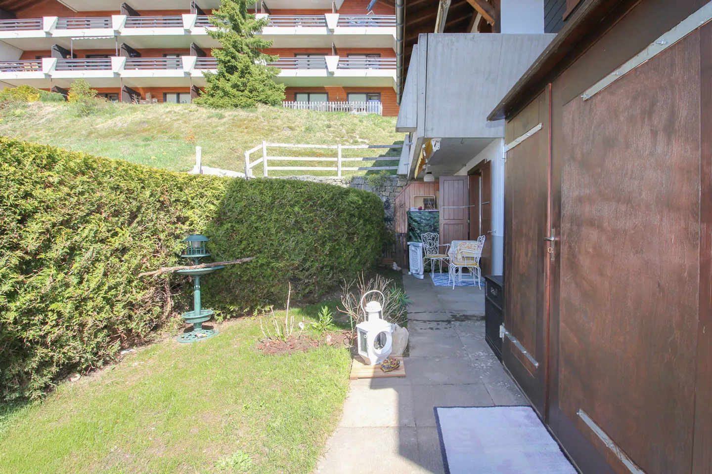 Appartement PPE rénové avec 3.5 pièces, belle terrasse et jardin - Photo 4 sur 22