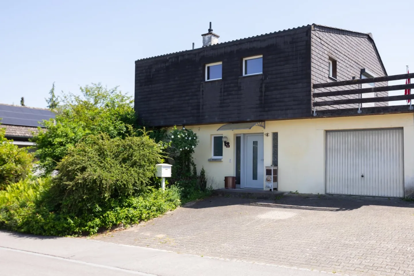 Vivre à la lisière du village : Maison individuelle de 5,5 pièces directement adjacente à la zone agricole - Photo 2 sur 23