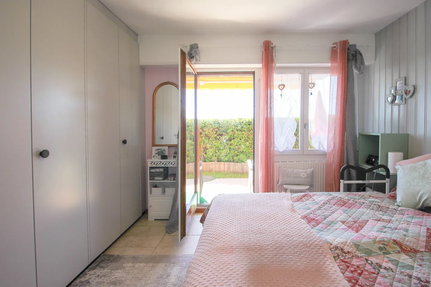 Appartement PPE rénové avec 3.5 pièces, belle terrasse et jardin - Photo 10 sur 22