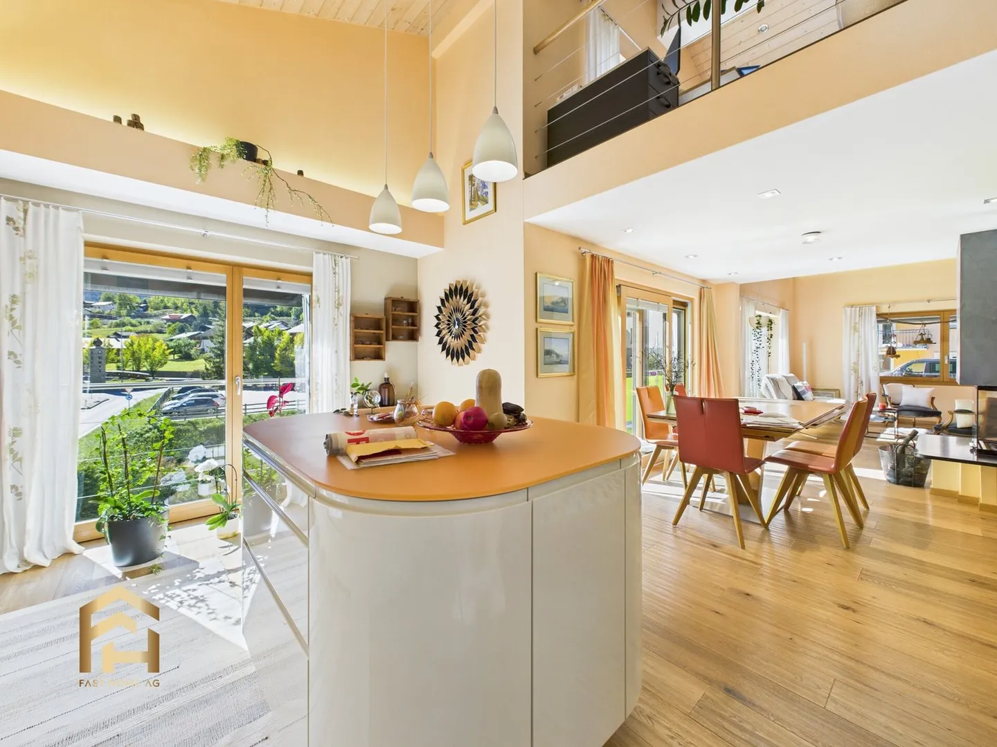 Renovated 4.5-room duplex penthouse with 156m², balcony and mountain view - Photo 3 of 13