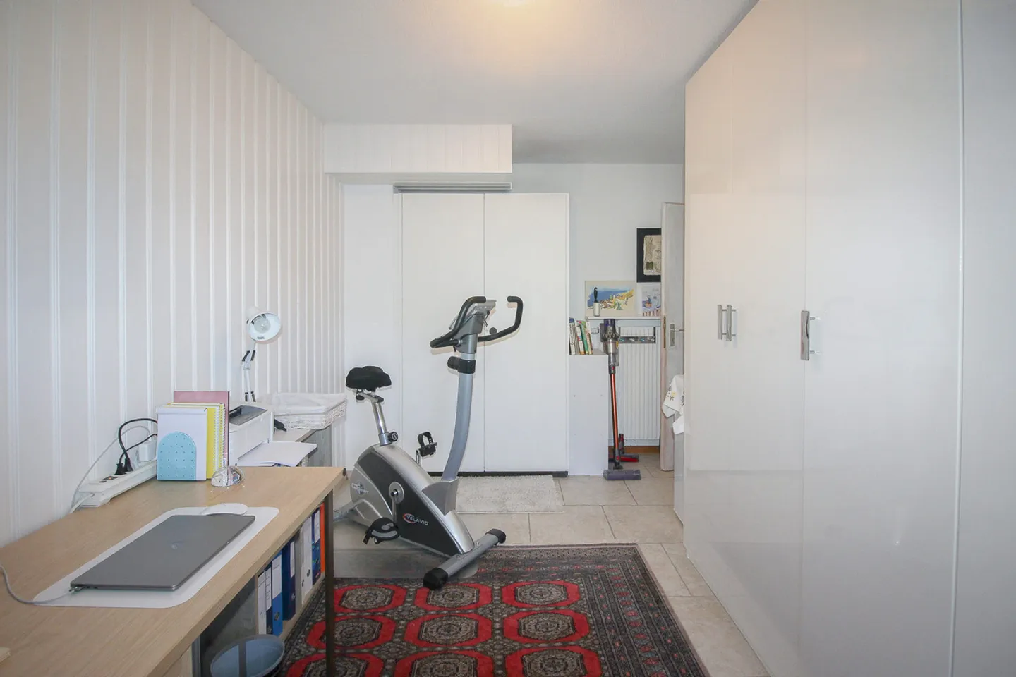 Appartement PPE rénové avec 3.5 pièces, belle terrasse et jardin - Photo 13 sur 22