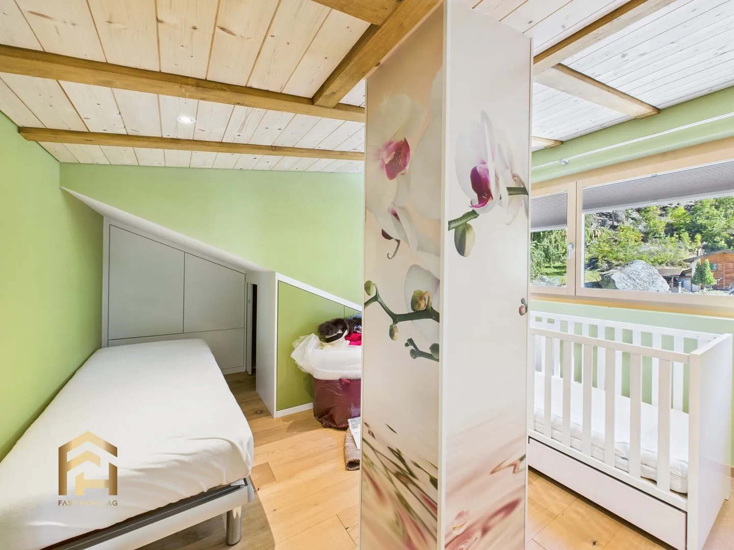 Renovated 4.5-room duplex penthouse with 156m², balcony and mountain view - Photo 7 of 13