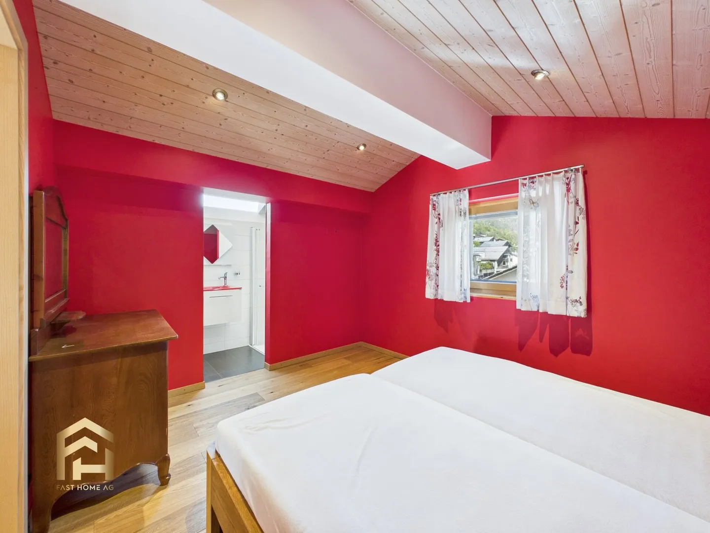 Renovated 4.5-room duplex penthouse with 156m², balcony and mountain view - Photo 8 of 13