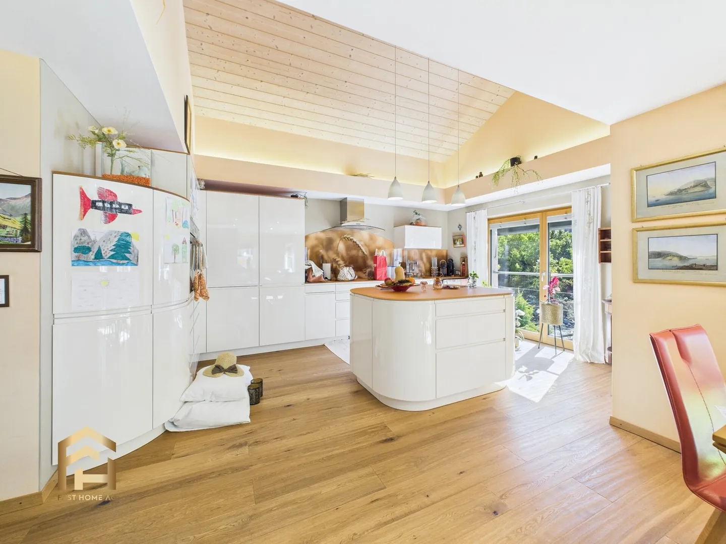 Renovated 4.5-room duplex penthouse with 156m², balcony and mountain view - Photo 4 of 13