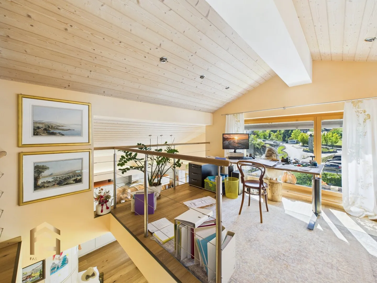 Renovated 4.5-room duplex penthouse with 156m², balcony and mountain view - Photo 9 of 13