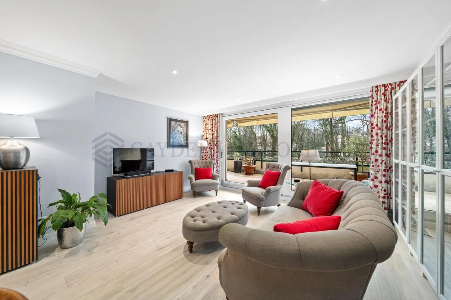 Very nice 5-room apartment renovated - Photo 1 of 8