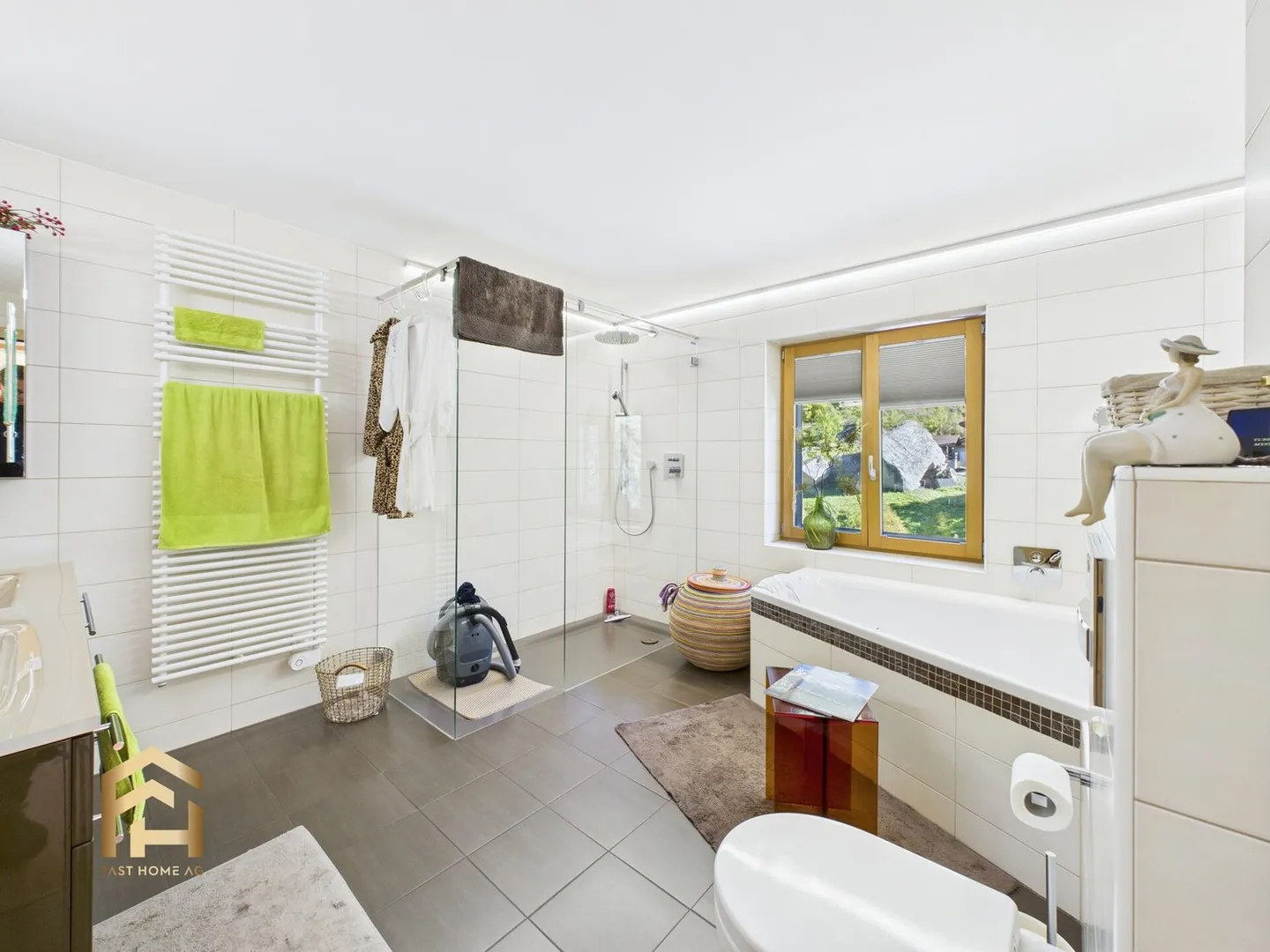 Renovated 4.5-room duplex penthouse with 156m², balcony and mountain view - Photo 10 of 13