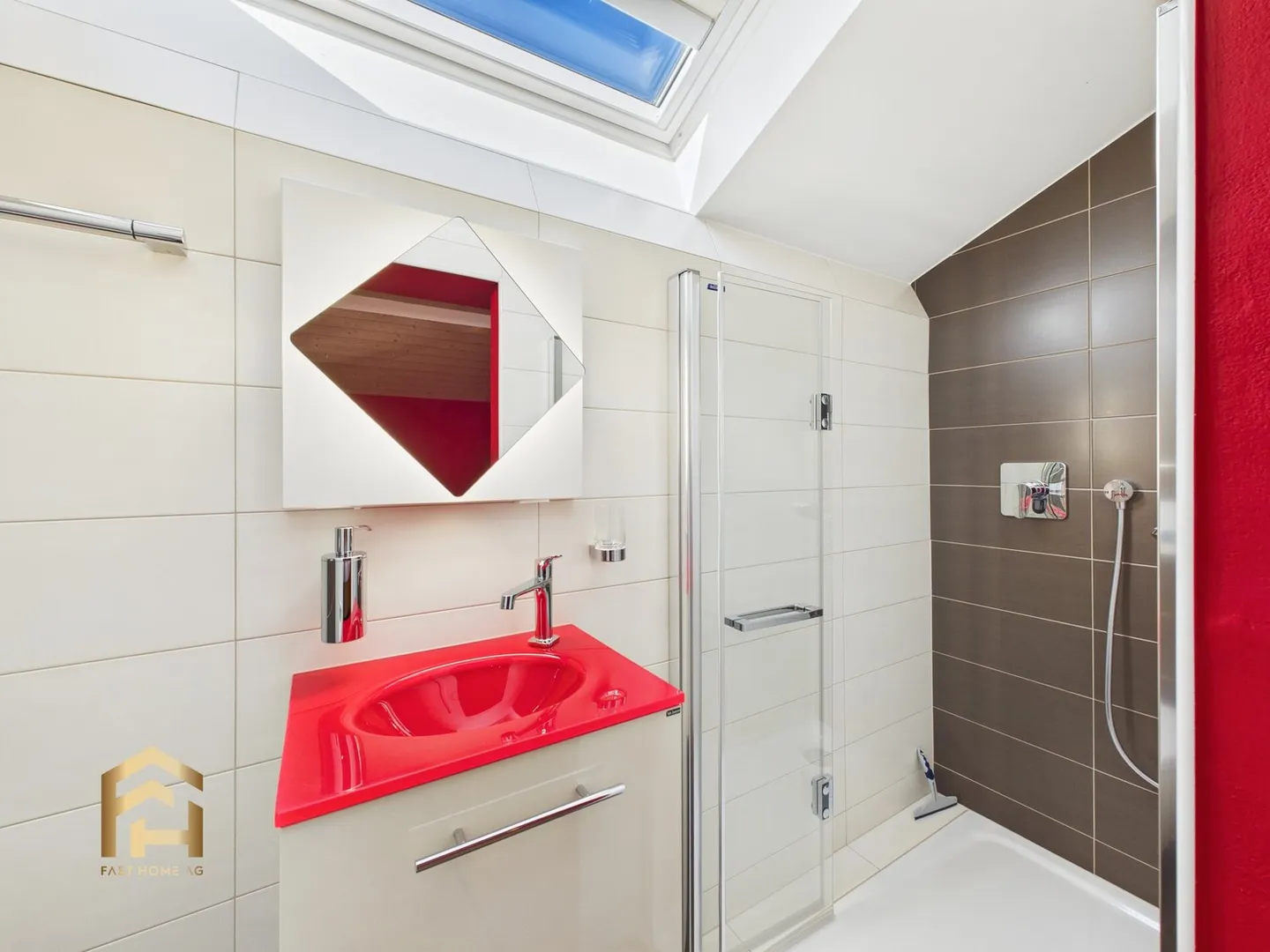 Renovated 4.5-room duplex penthouse with 156m², balcony and mountain view - Photo 11 of 13