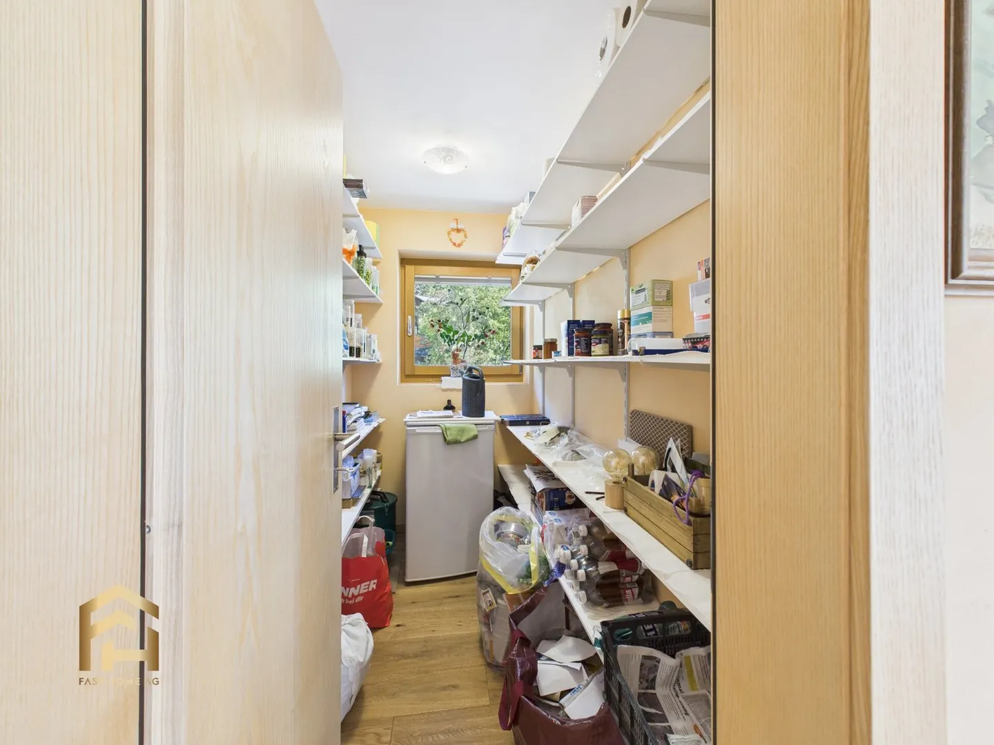 Renovated 4.5-room duplex penthouse with 156m², balcony and mountain view - Photo 12 of 13