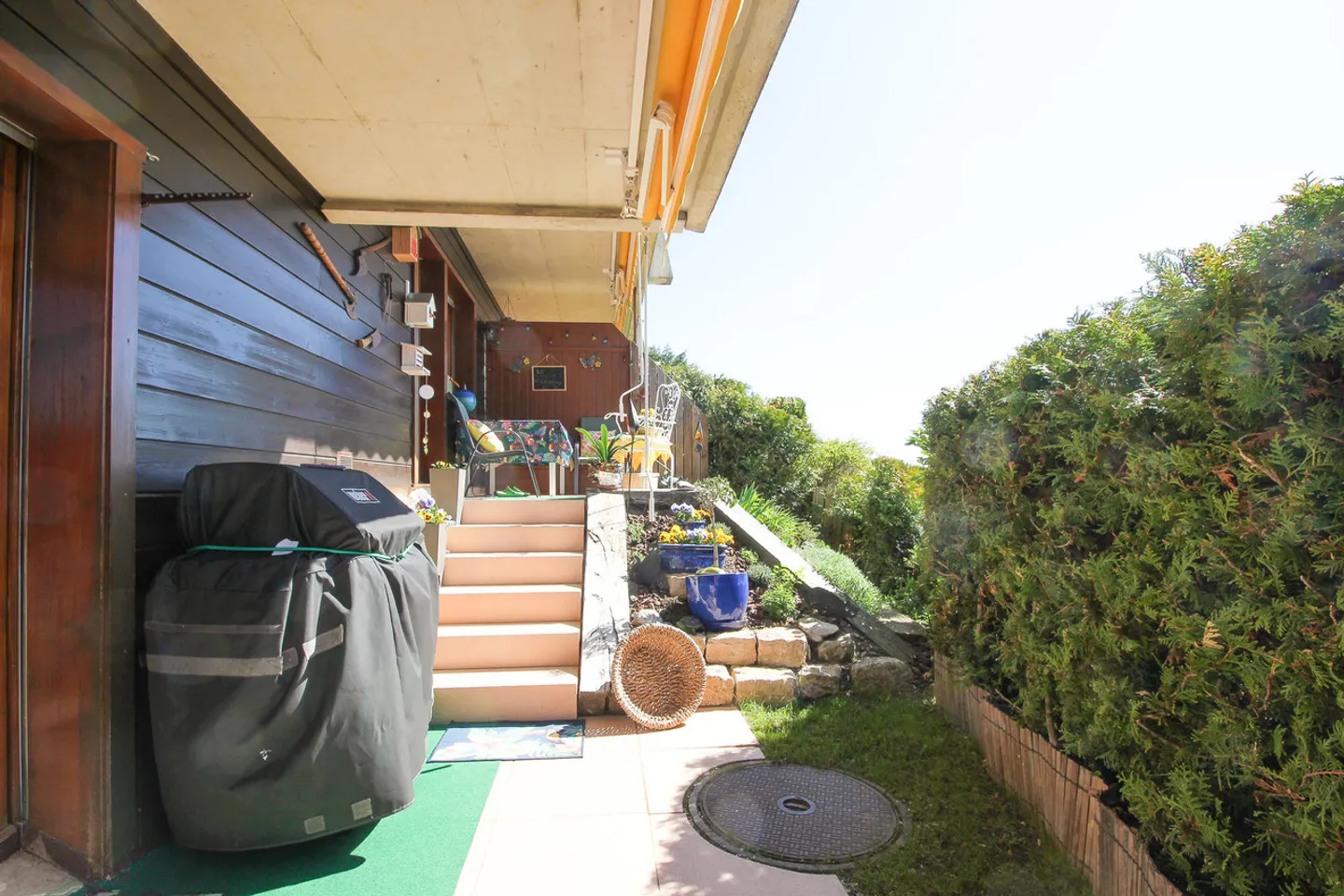 Appartement PPE rénové avec 3.5 pièces, belle terrasse et jardin - Photo 19 sur 22