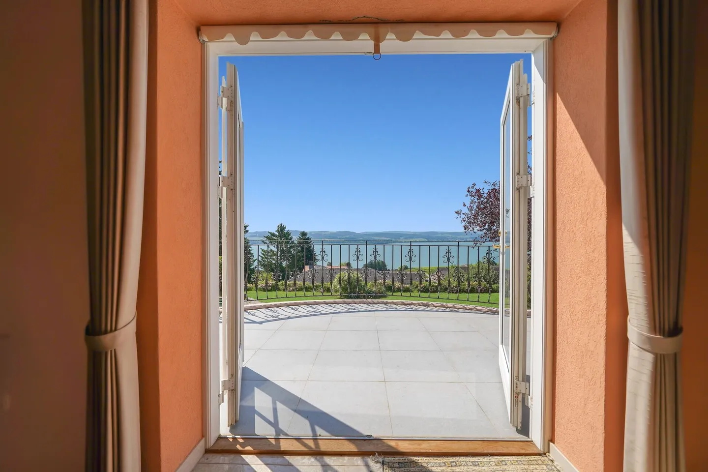 Exclusive Villa with Lake and Alpine Views - on the Southern Slope of Lugnorre - Photo 15 of 21