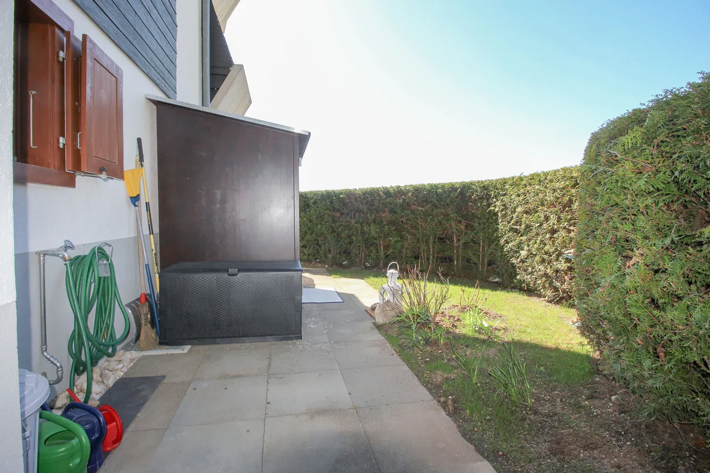 Appartement PPE rénové avec 3.5 pièces, belle terrasse et jardin - Photo 20 sur 22