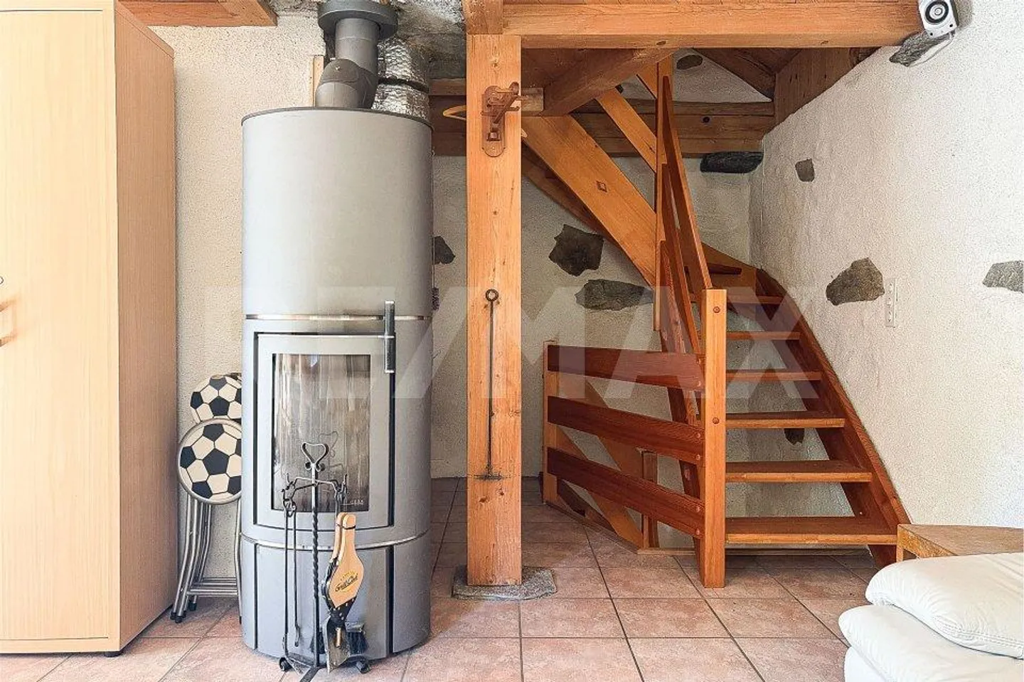 Rustico con stalla-fienile - Foto 7 di 13
