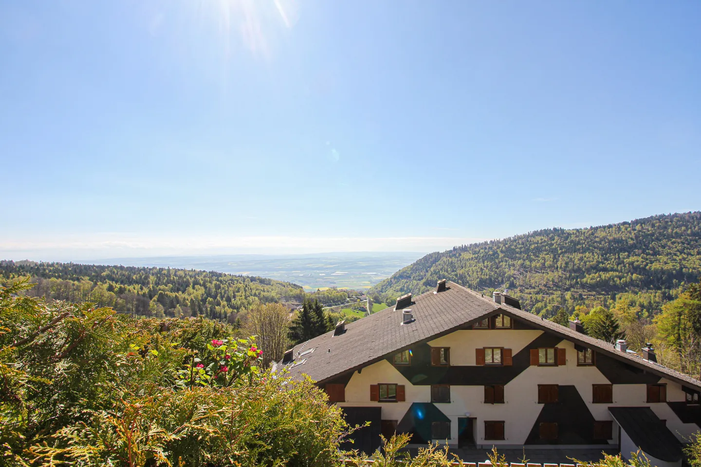 Appartement PPE rénové avec 3.5 pièces, belle terrasse et jardin - Photo 21 sur 22