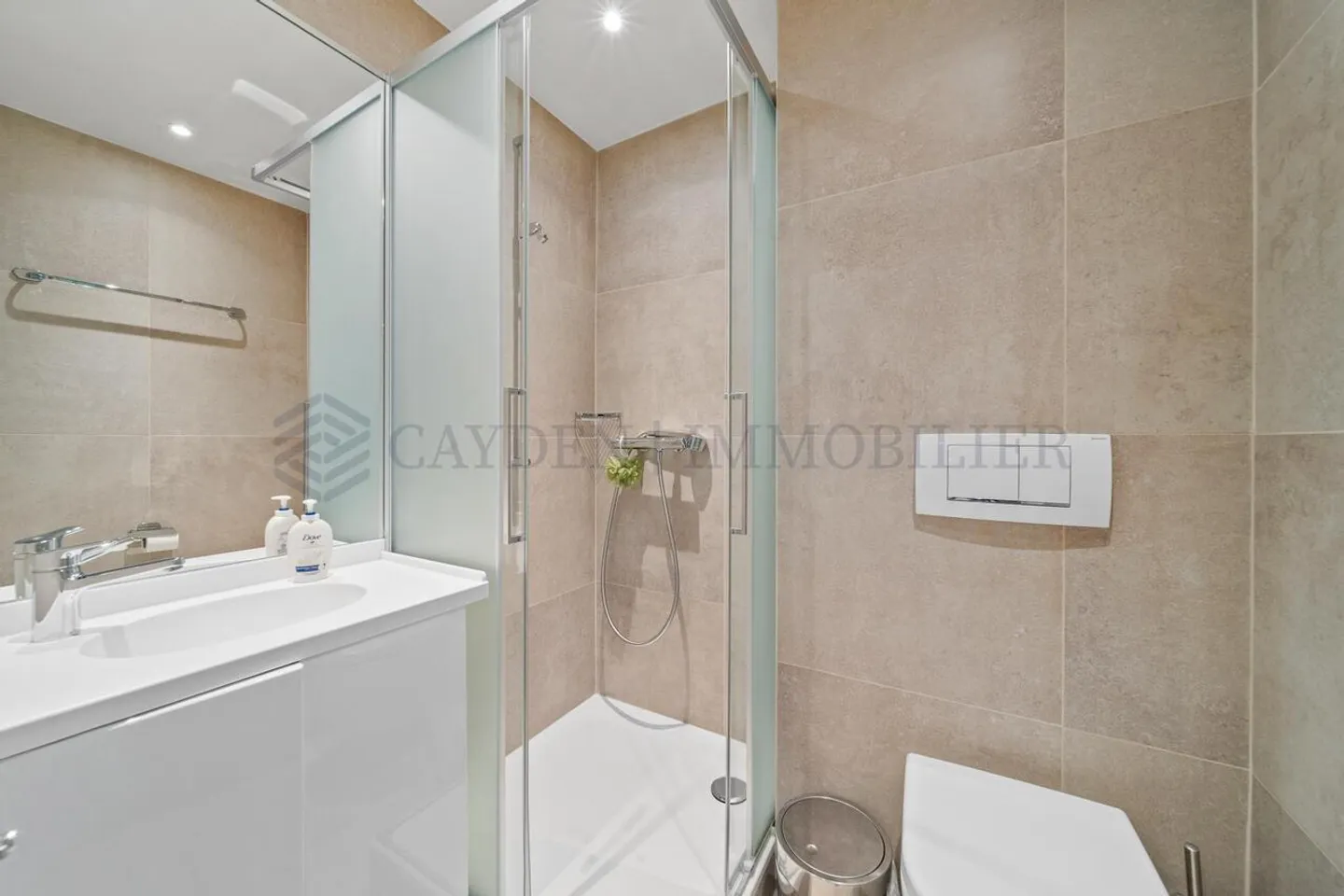 Very nice 5-room apartment renovated - Photo 7 of 8