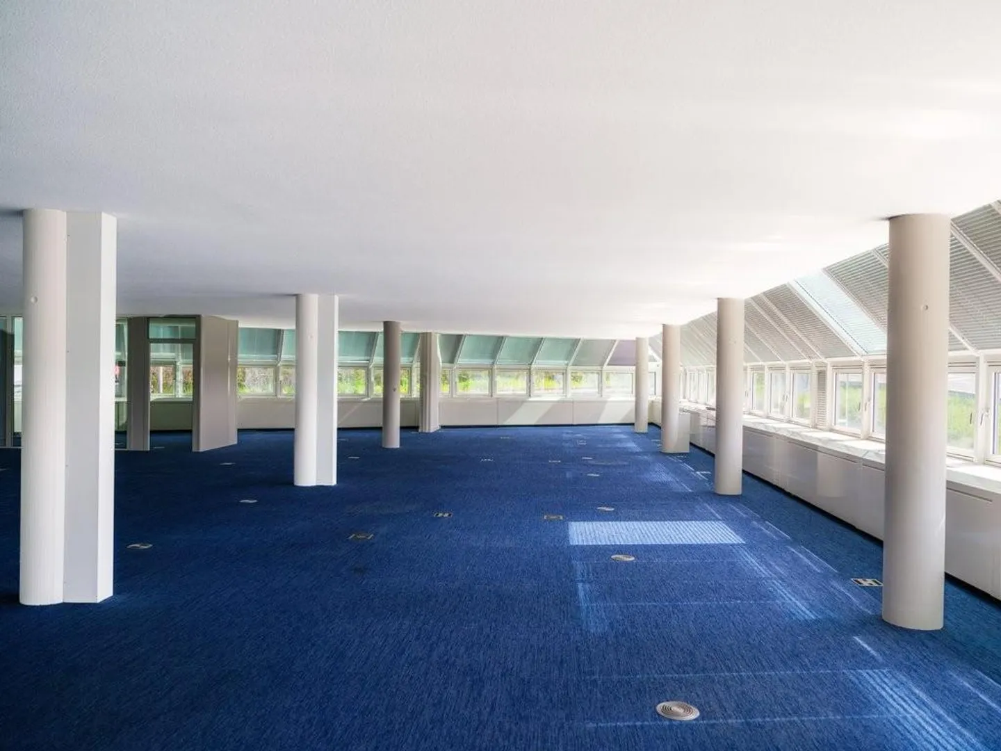 Bürofläche in einer grünen Umgebung in der Nähe von Annehmlichkeiten - Foto 4 von 9