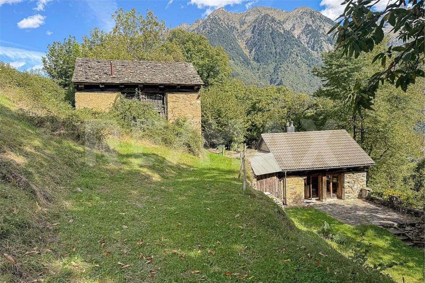 Rustico con stalla-fienile - Foto 12 di 13