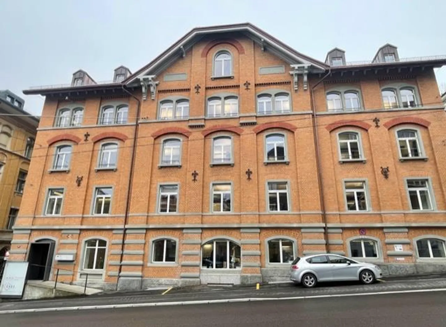 Attraktive Gewerbeflächen im Erdgeschoss an zentraler Lage - Photo 1 sur 10