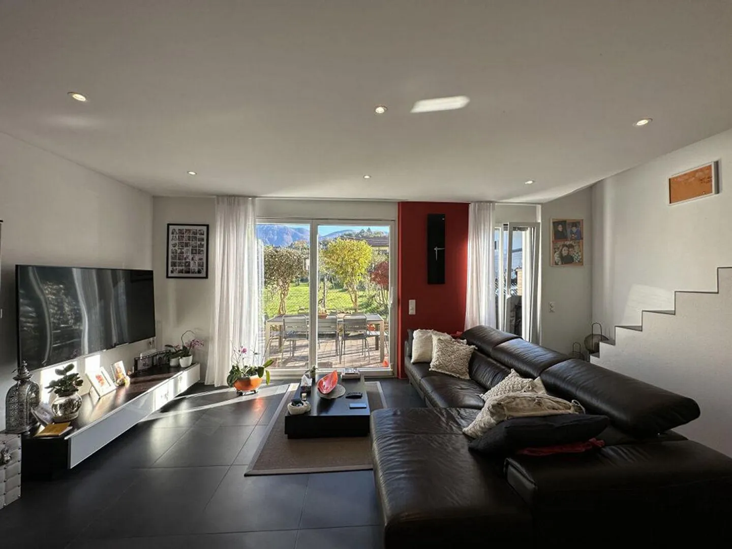 Single-family house with 5.5 rooms and garden in a central and quiet area - Photo 3 of 13