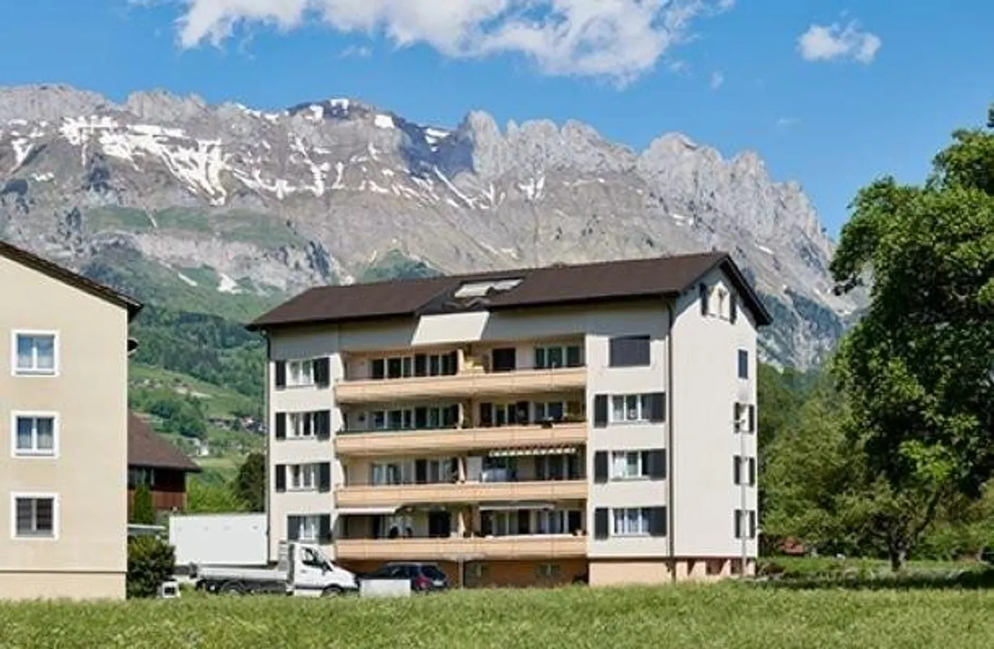 Enjoy the view of the mountains - Photo 1 of 7