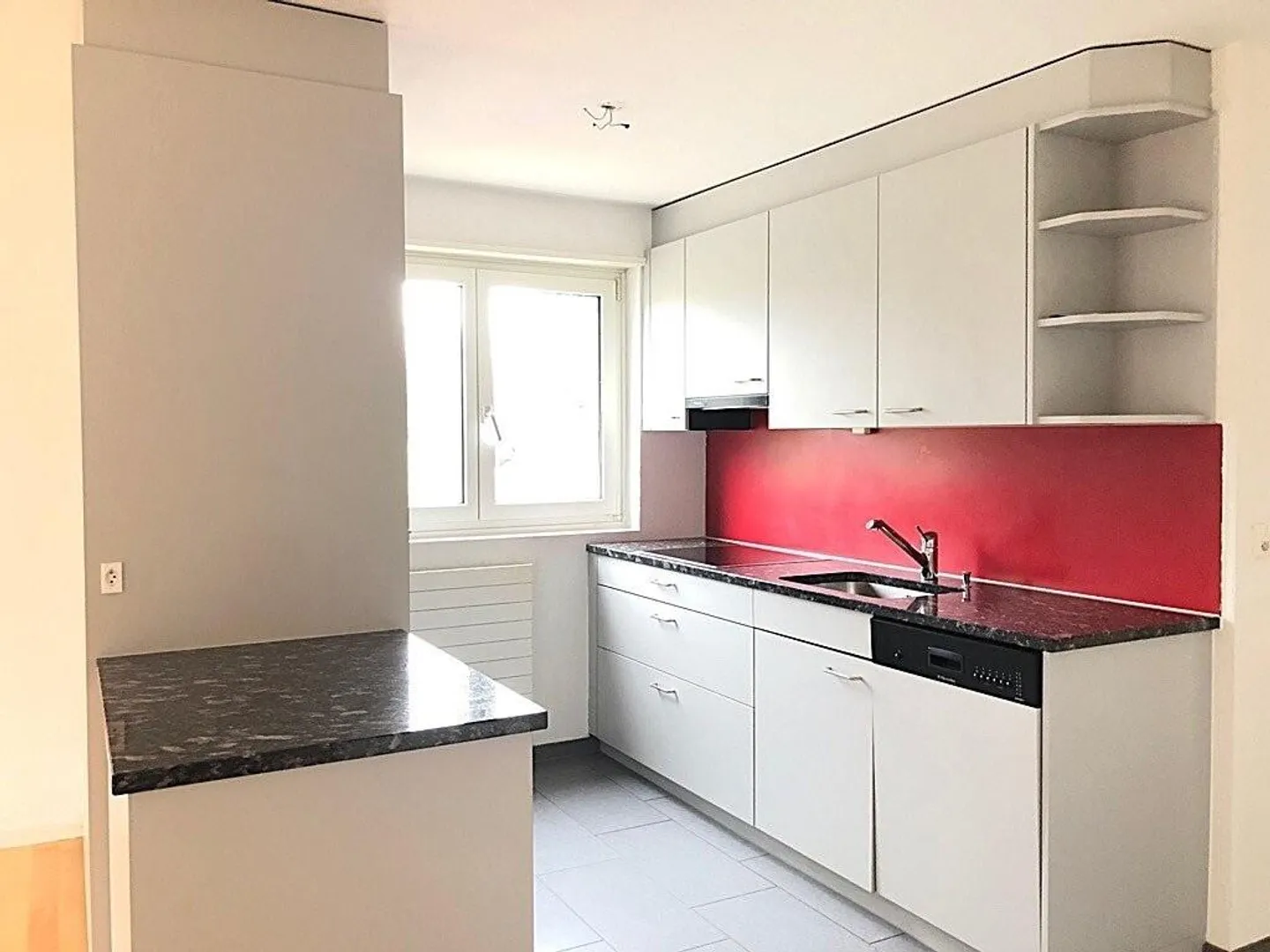 Enjoy the view of the mountains - Photo 2 of 7