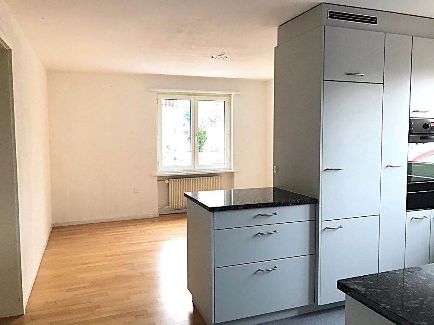 Enjoy the view of the mountains - Photo 3 of 7