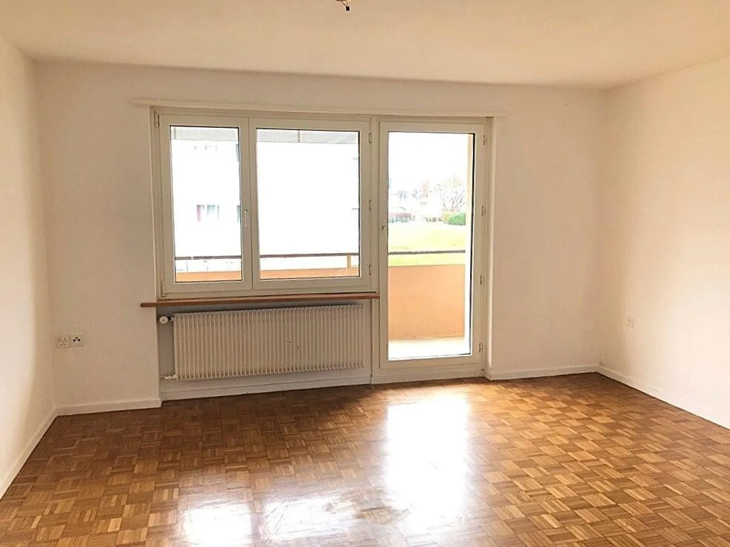 Enjoy the view of the mountains - Photo 6 of 7