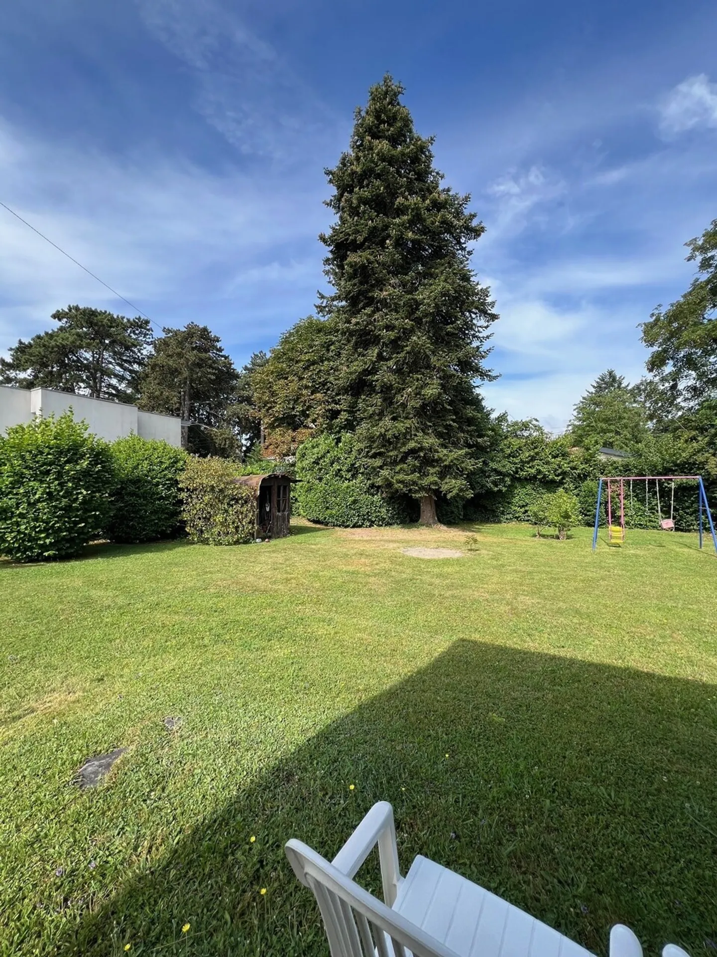 Magnifica villa indipendente immersa in un verdeggiante contesto - Foto 3 di 13
