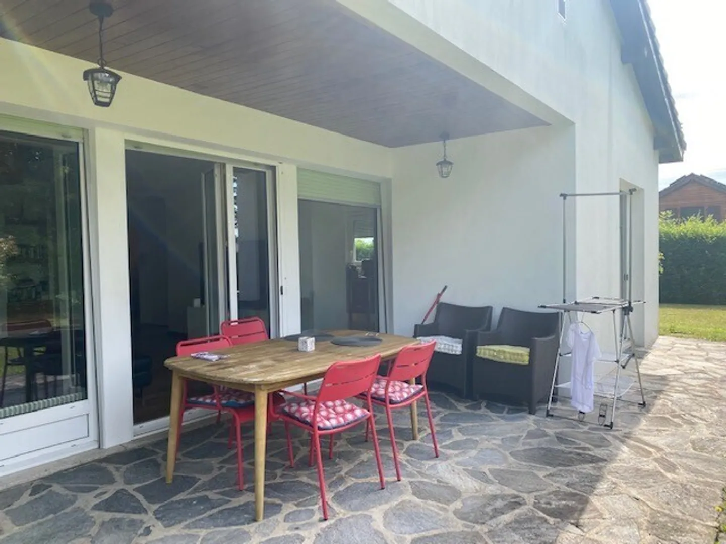 Magnifica villa indipendente immersa in un verdeggiante contesto - Foto 5 di 13