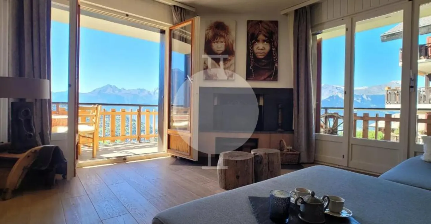 Charming 3.5-room apartment fully renovated with mountain view - Photo 2 of 9