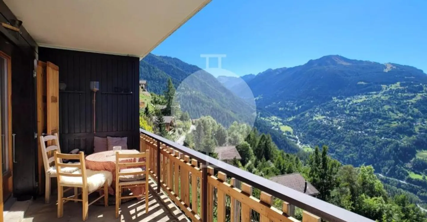 Charming 3.5-room apartment fully renovated with mountain view - Photo 3 of 9