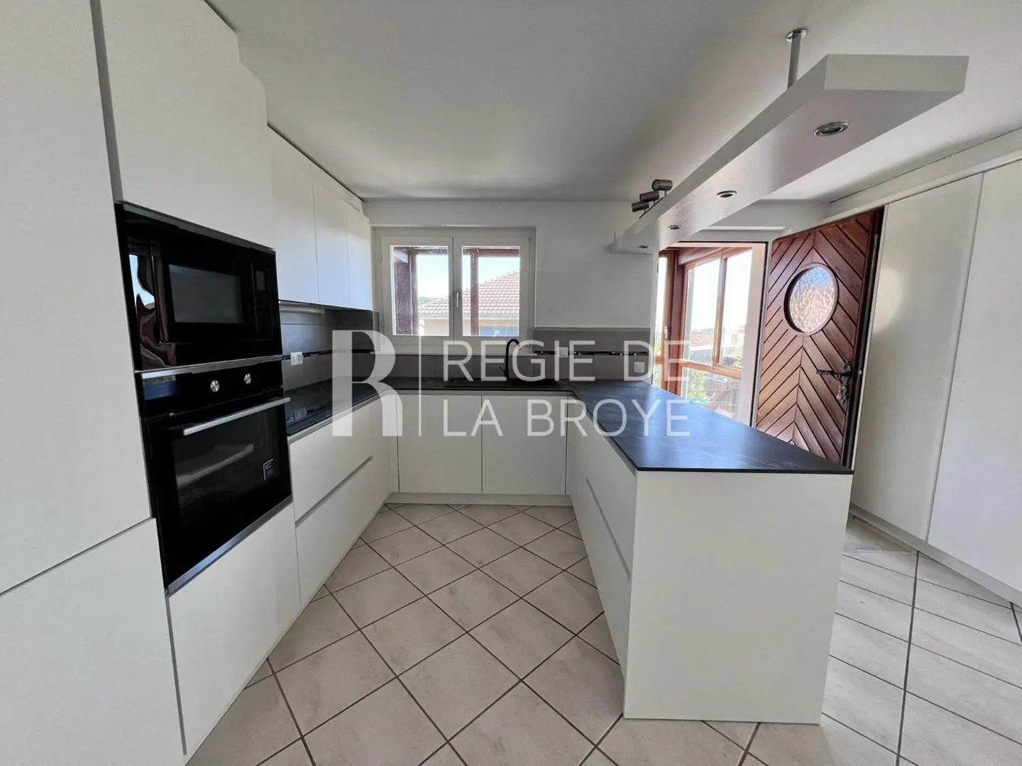 Apartment with 4.5 rooms in Champtauroz - Photo 3 of 13