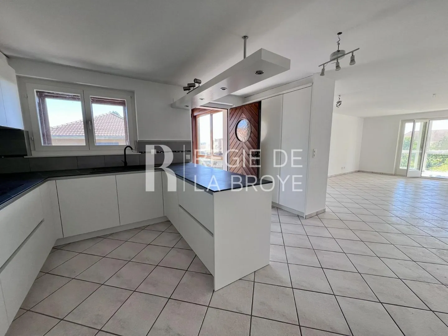 Apartment with 4.5 rooms in Champtauroz - Photo 2 of 13