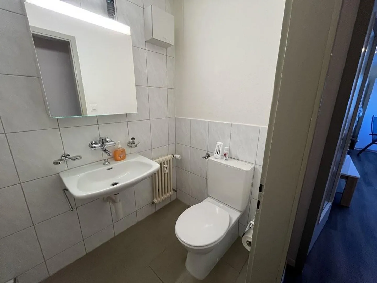 Compact home in a central location - Photo 4 of 5