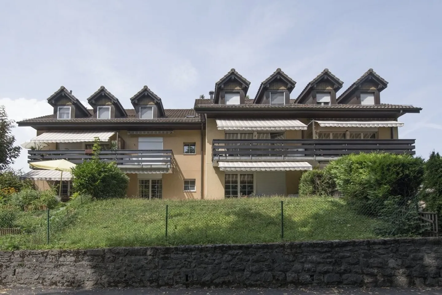 Place de parc extérieure à Echichens - Photo 1 sur 1