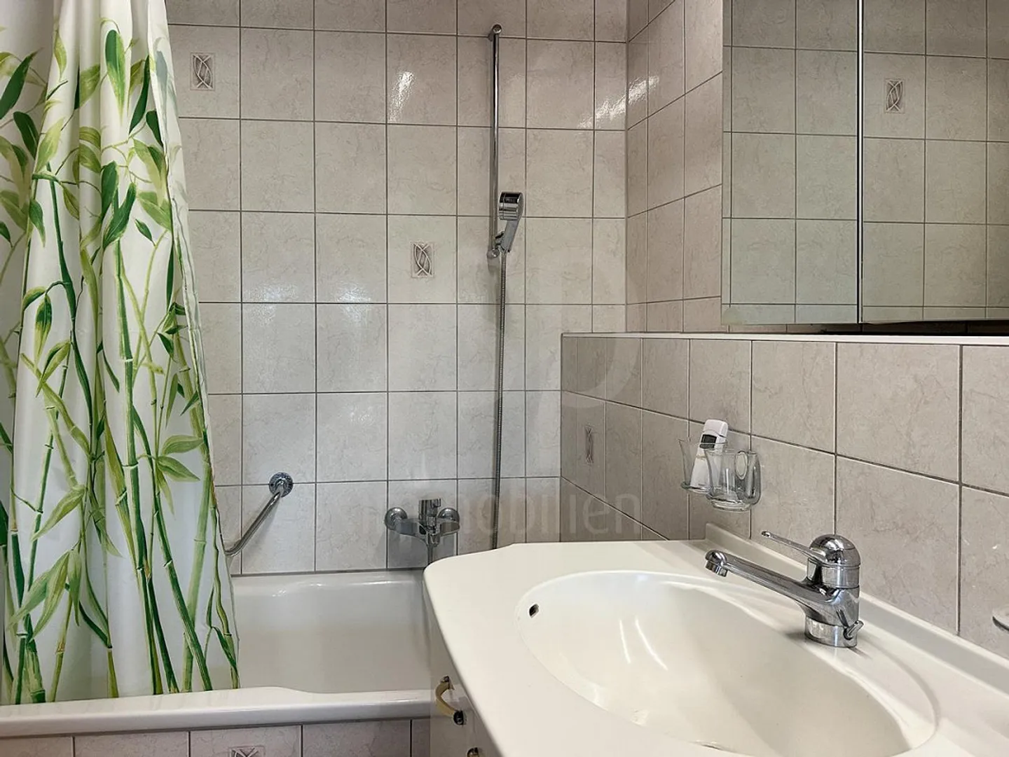 Large 4.5 Room Apartment in Farmhouse in Hinterfultigen - Photo 8 of 10