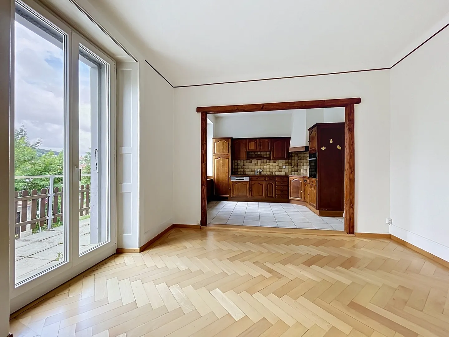 Appartement spacieux avec terrasse - Photo 4 sur 12