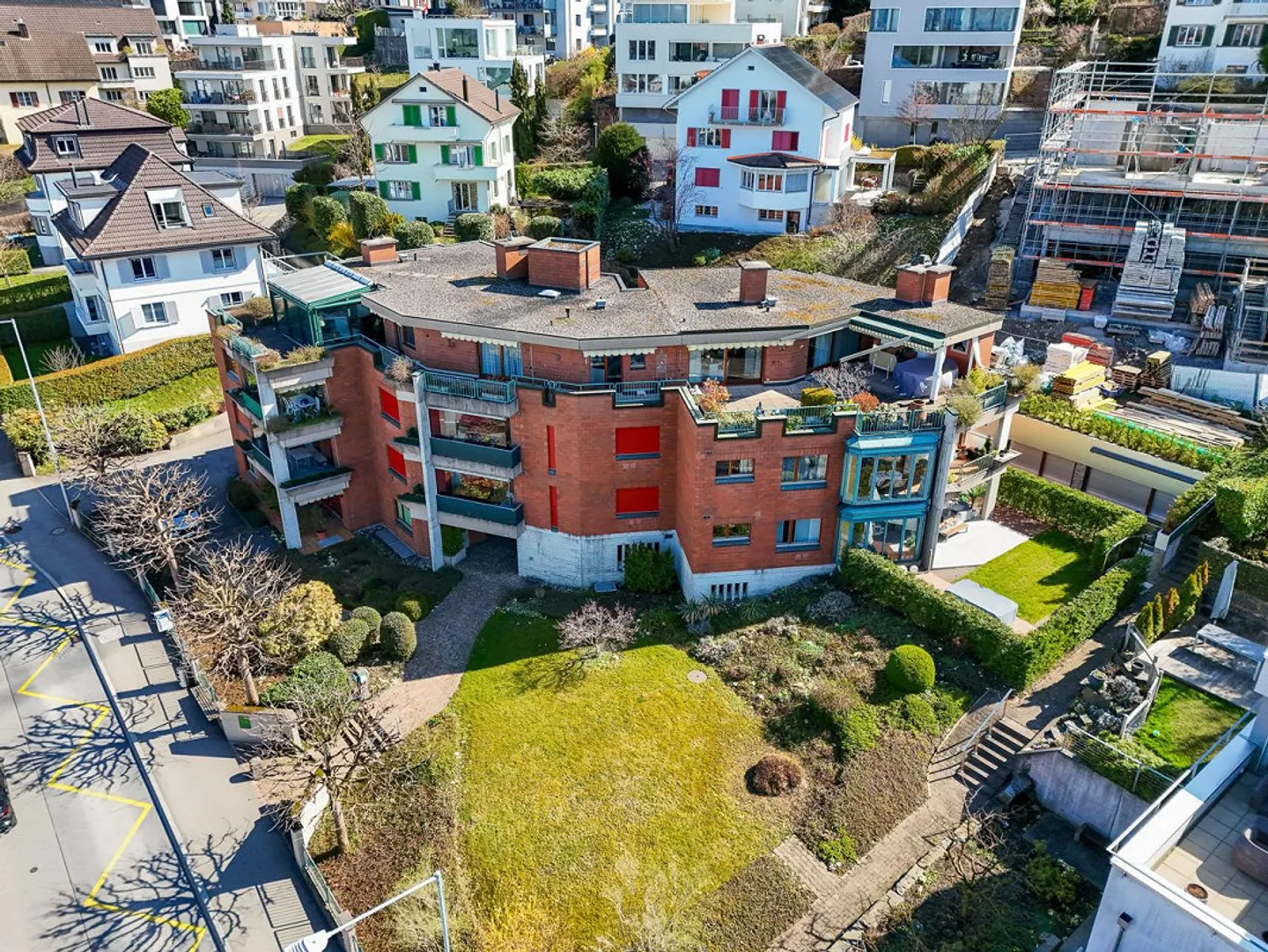 Appartement 2.5 pièces rénové avec style au 1er étage dans un emplacement central... - Photo 1 sur 10